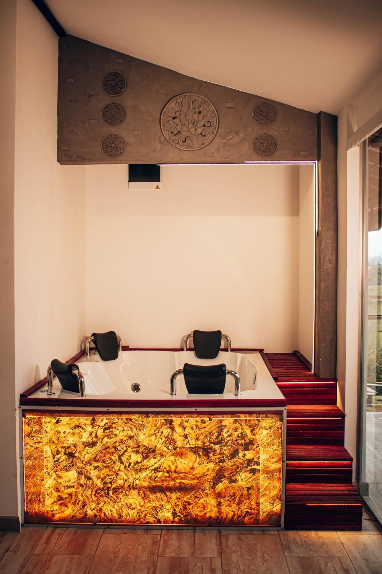 Oeroek Hotel Ριονέγρο Εξωτερικό φωτογραφία